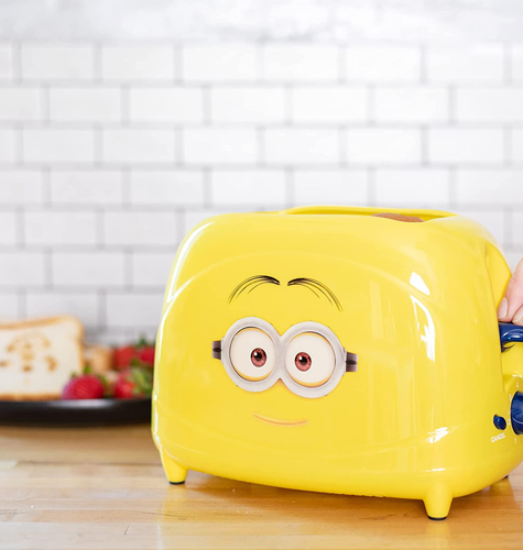 Uncanny Brands Minions Dave 2-Slice Toaster- Toast Iconic Minion on Your Toast